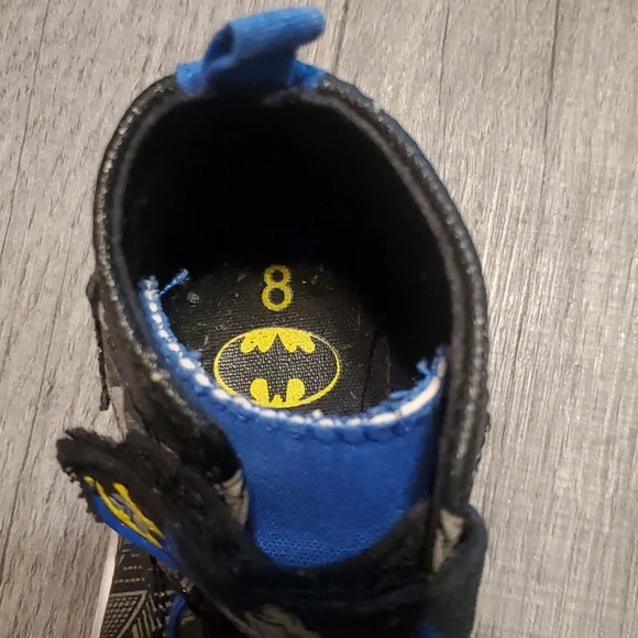 Kids Batman size 8 high top sneakers - Picture 7 of 8